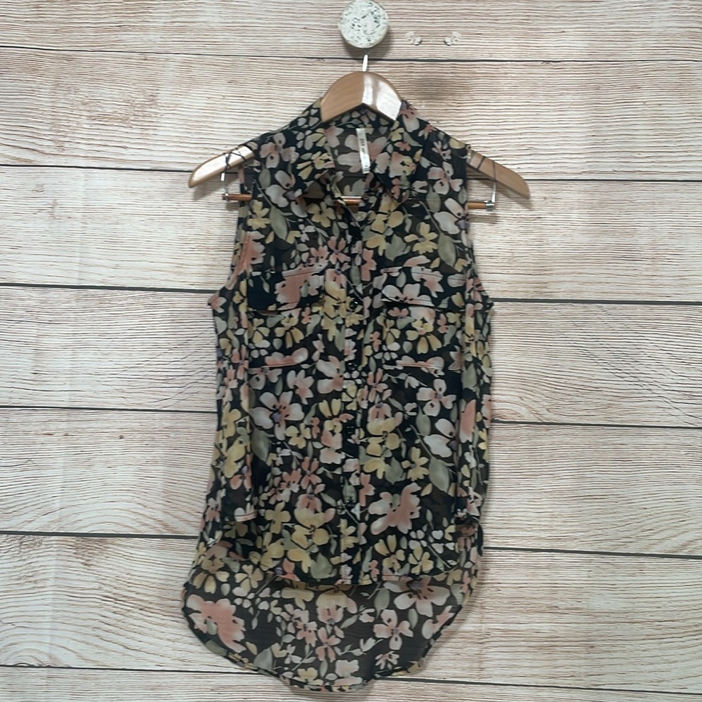 DNA Medium Couture Floral Sheer Button Blouse Blouse